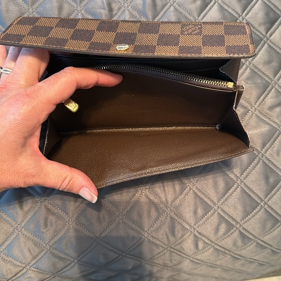 EUC Louis Vuitton Damier Ebene Sarah Wallet - Picture 11 of 12